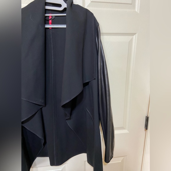 Spanx drape front faux leather jacket NWOT - Picture 4 of 9